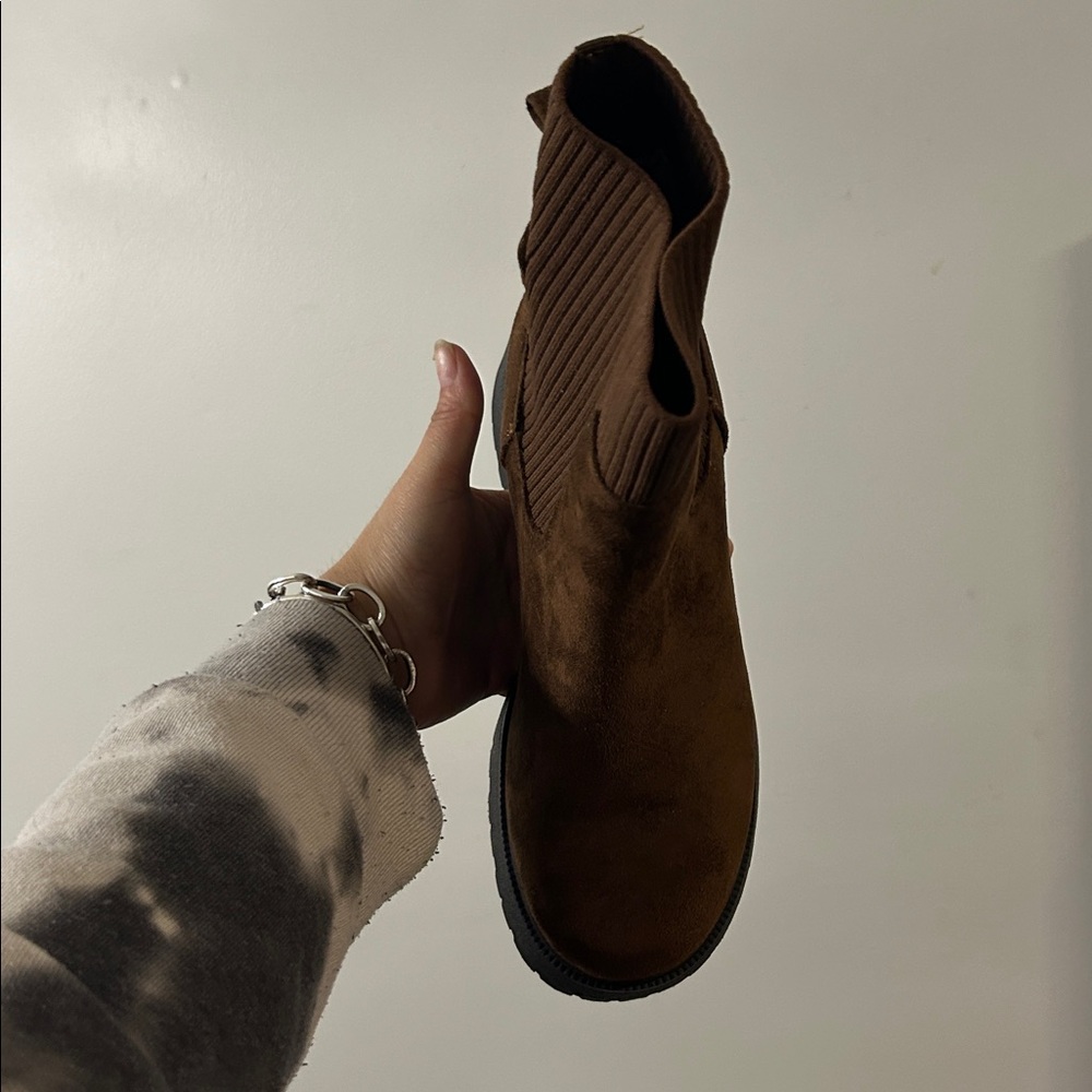 Soda Chunky Brown Platform Chelsea Boot - Women's 7 - Picture 2 of 7
